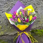 Tulpių puokštė ryškiai asmenybei, kuri mėgstą išskirtinumą.